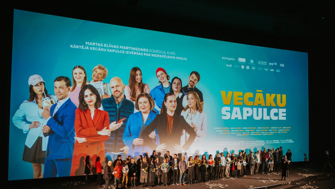 grupa uz skatuves