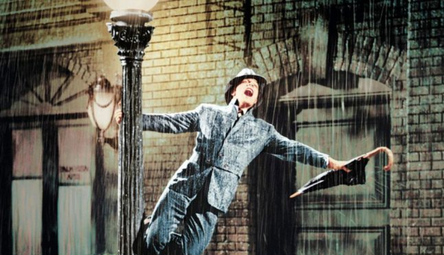 “Splendid Palace” sezonu noslēdz ar mūziklu “Singing in the Rain” (1952)