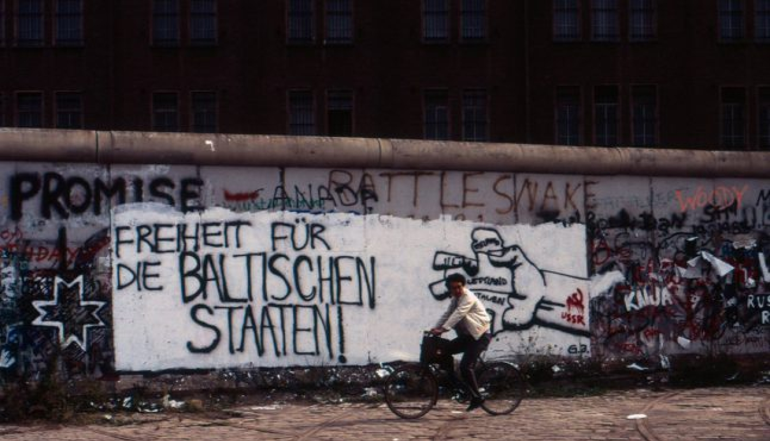 Berlīnes mūra krišanas jubilejā demonstrē Simtgades filmu “Paradīze ‘89”