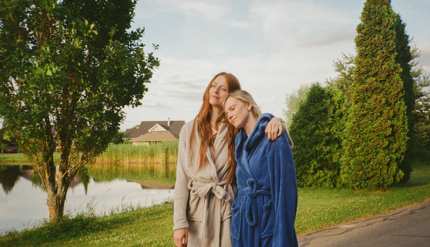 divas māsas