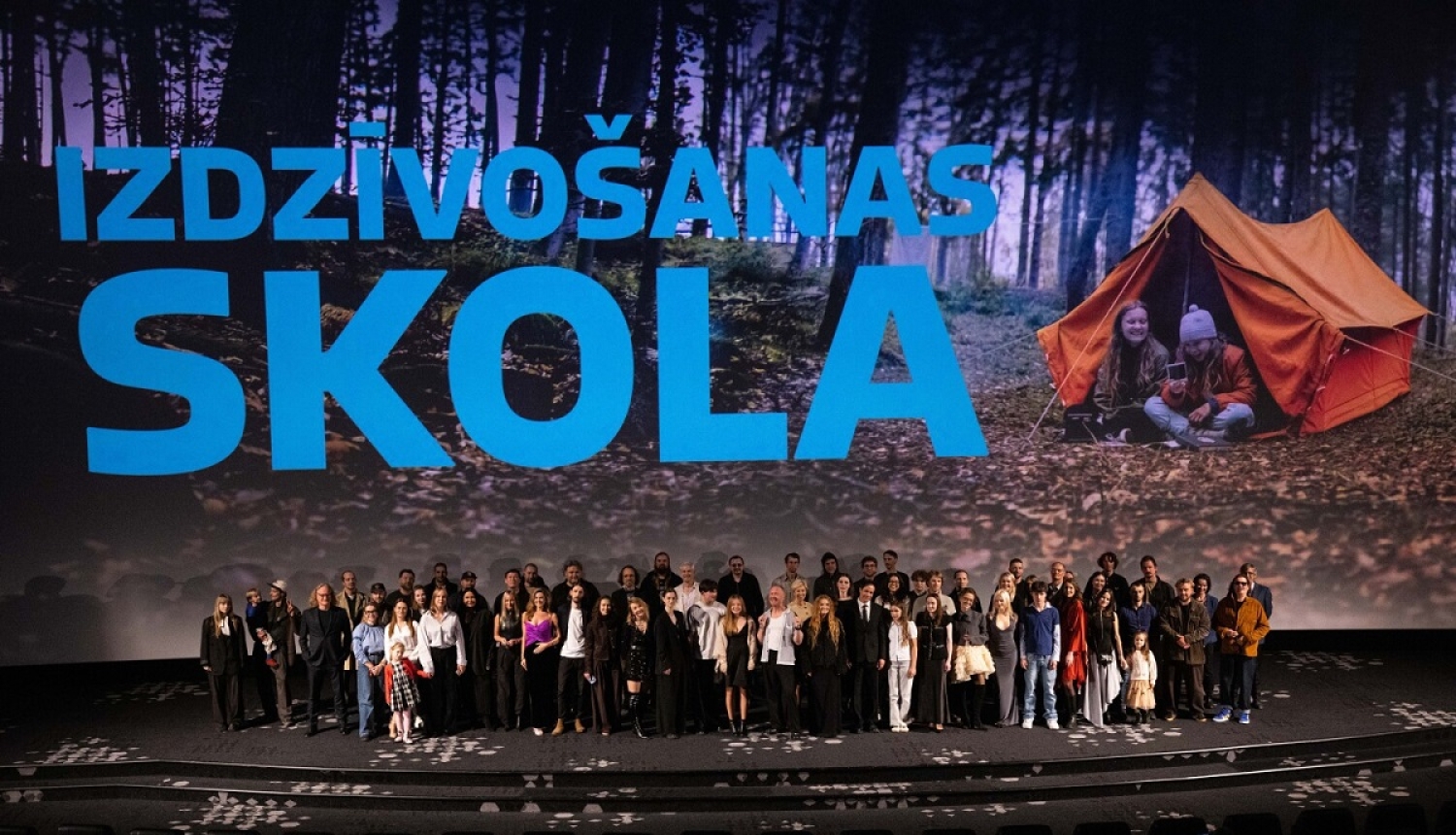 grupa uz skatuves