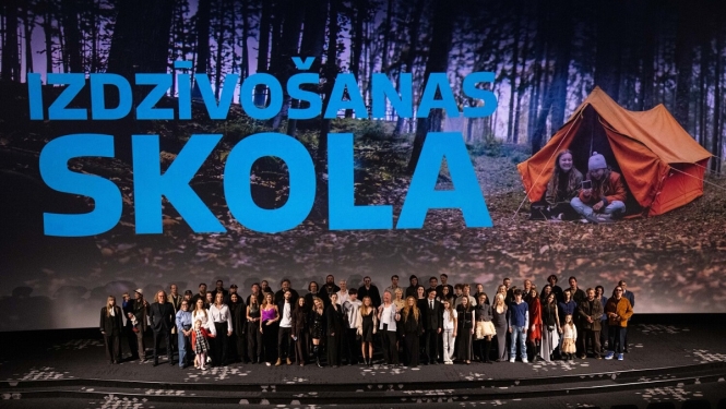 grupa uz skatuves