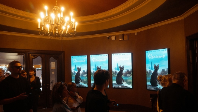 filmas plakāti kinoteātrī Splendid Palace