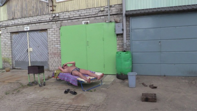 Katrīna Neiburga debitē ar dokumentālu īsfilmu