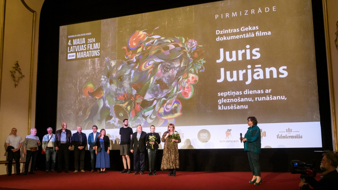 radošā grupa pirmizrādē