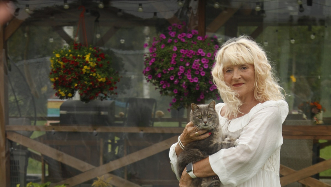 Brigita Eglīte ar kaķi