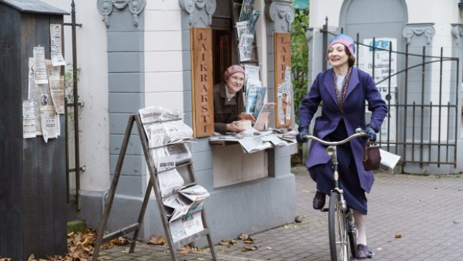 Sāk daudzsēriju filmas “Emīlija. Latvijas preses karaliene” uzņemšanu
