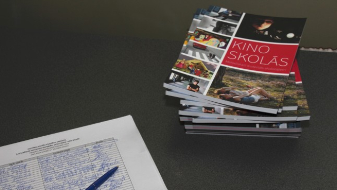 Aicinām pedagogus saņemt mācību materiālu “Kino skolās”