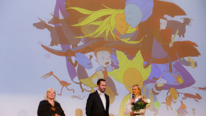 Roze Stiebra aicina ģimenes uz Simtgades filmu “Saule brauca debesīs” 18. novembrī