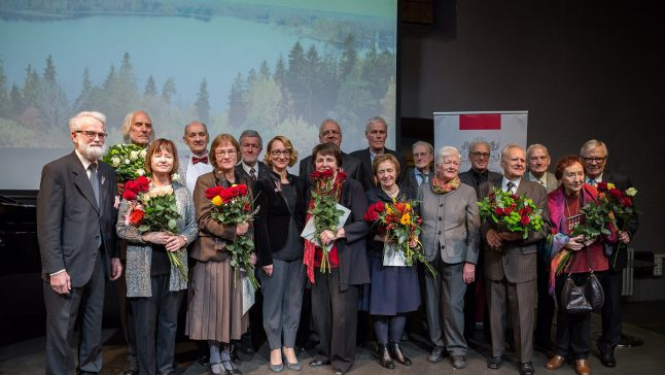 Kultūras ministre pasniedz atzinības rakstus