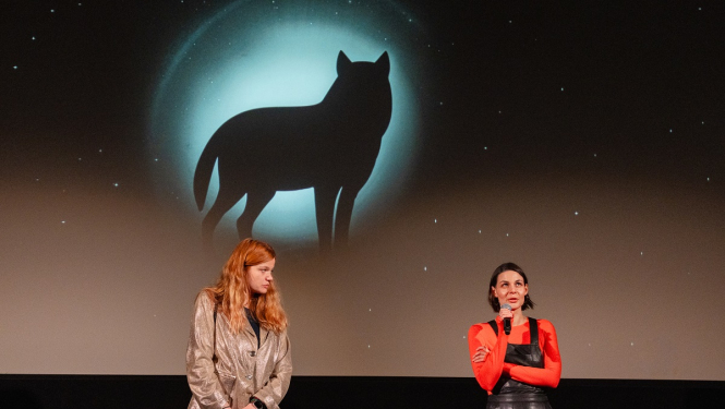 režisore un aktrise uz skatuves