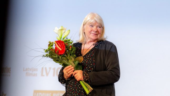 Filmas “Saule brauca debesīs” seanss ar Rozes Stiebras dalību