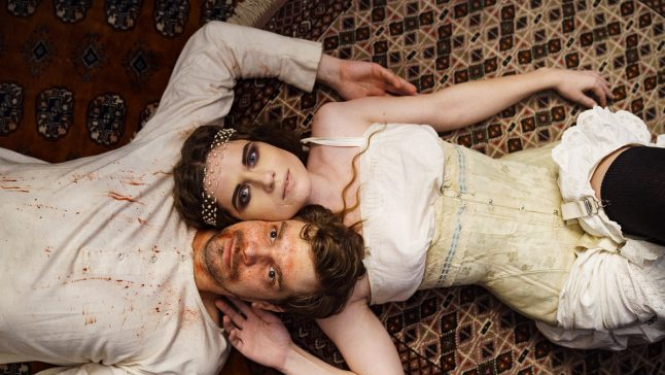 Dāvis Sīmanis pabeidzis filmēt vēsturisko trilleri “Gads pirms kara”