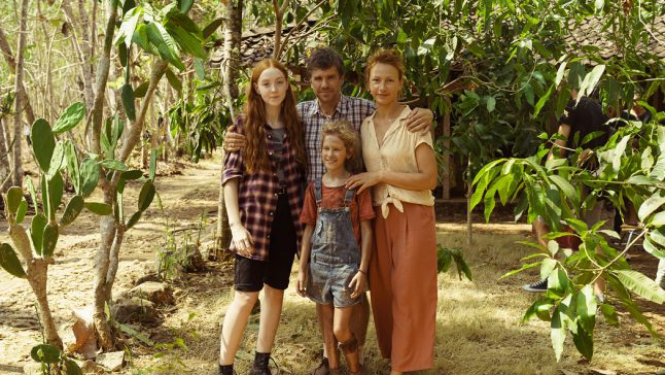 Publiskots topošās filmas „Ziemassvētki džungļos” pirmais rullītis