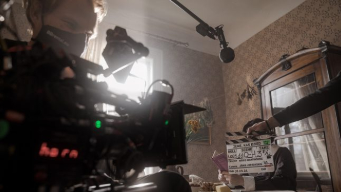 Sāk vēsturiskās spēlfilmas “Zeme, kas dzied” filmēšanu