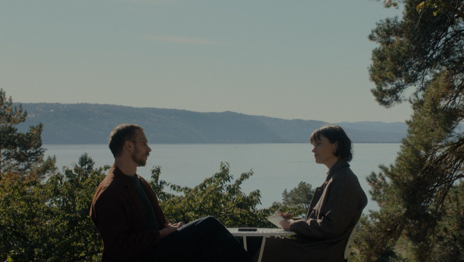 kadrs no filmas - divi pie ezera