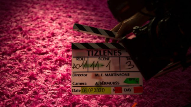 Atsākusies režisores Martas Elīnas Martinsones spēlfilmas “Tizlenes” uzņemšana