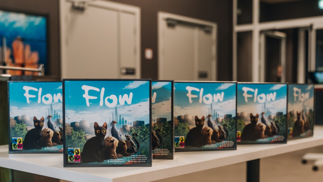 galda spēles kastēs