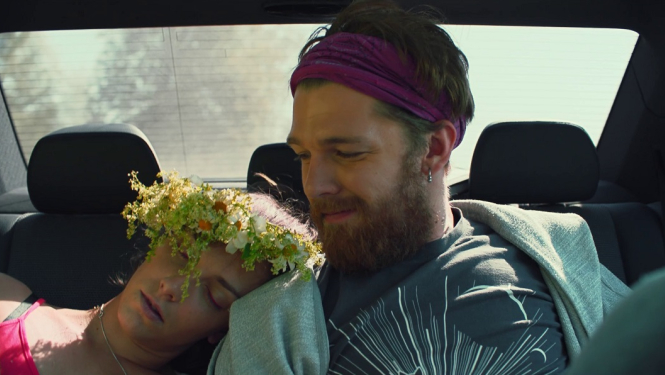 Kadrs no filmas Blakus