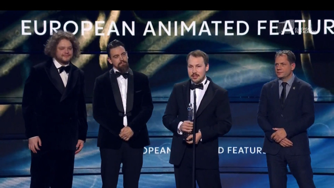 Gints Zilbalodis saņem balvu