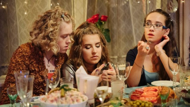 Noslēgusies pusaudžu komēdijas “Tizlenes” filmēšana