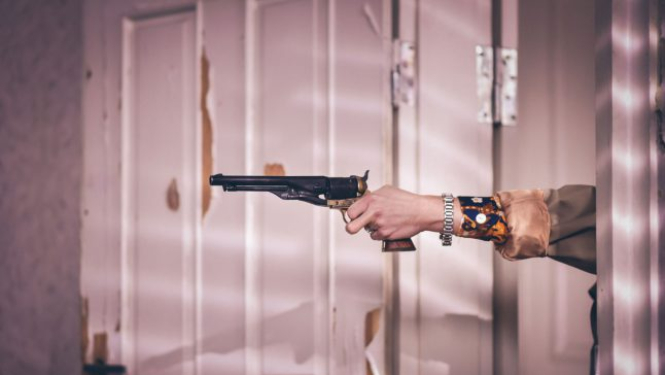 Komēdijai “Kriminālās ekselences fonds” publicēts pirmais treileris