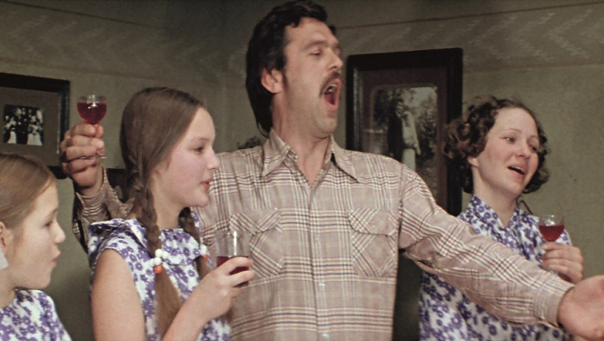 Limuzīns Jāņu nakts krāsā