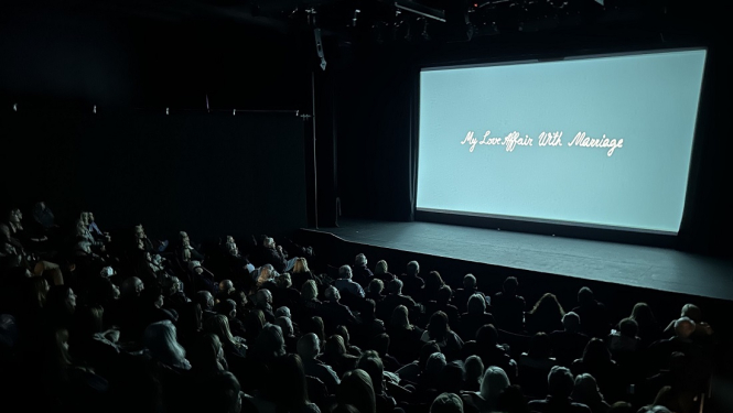 skatītāji kinozālē