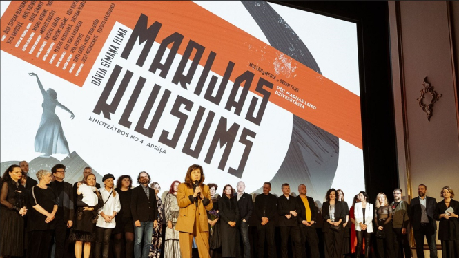 Pirmizrādes grupas foto