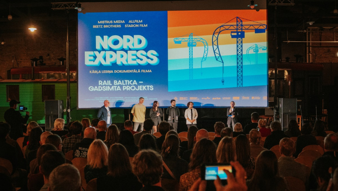 radošā grupa pirmizrādē