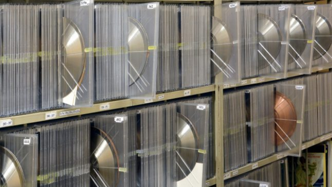 Vietni „Redzi, dzirdi Latviju!” papildina skaņas ieraksti un angļu versija