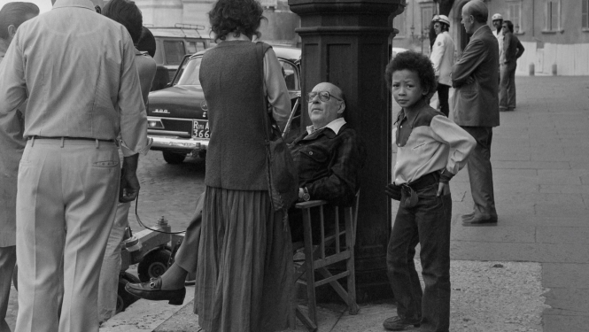 Kadrs no filmas “Es piedzimu Rosellīni”, Roberto Rosellīni ar mazdēlu Alesandro Rosellīni