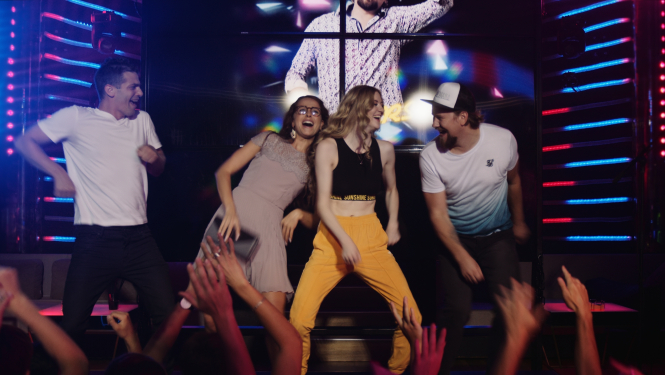 Kadrs no filmas "Saki Jā!"