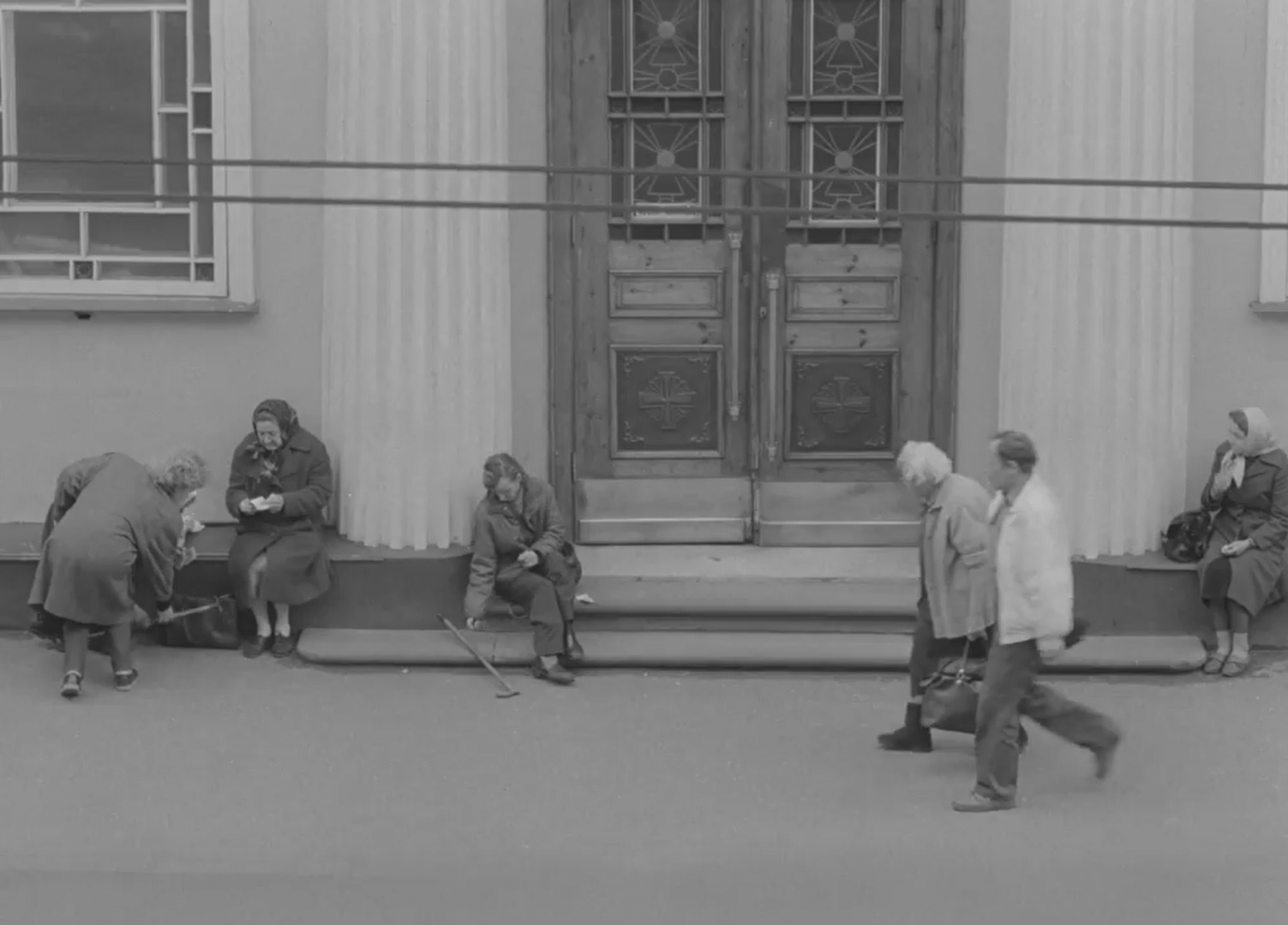 Kadrs no filmas "Dānijas karaliene Latvijā"