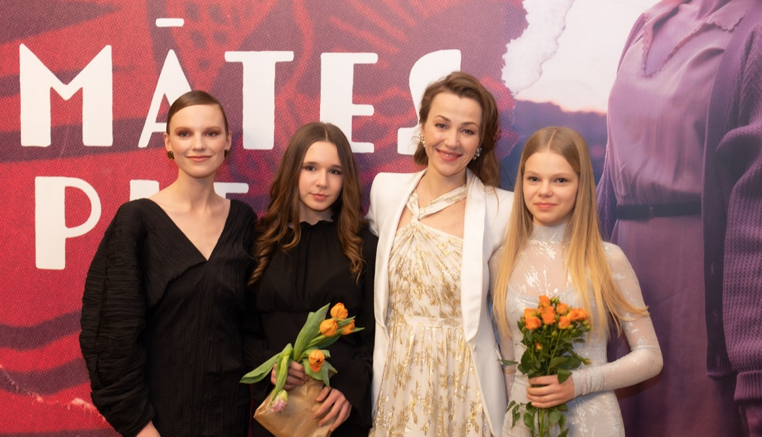 Mātes piens, četras aktrises