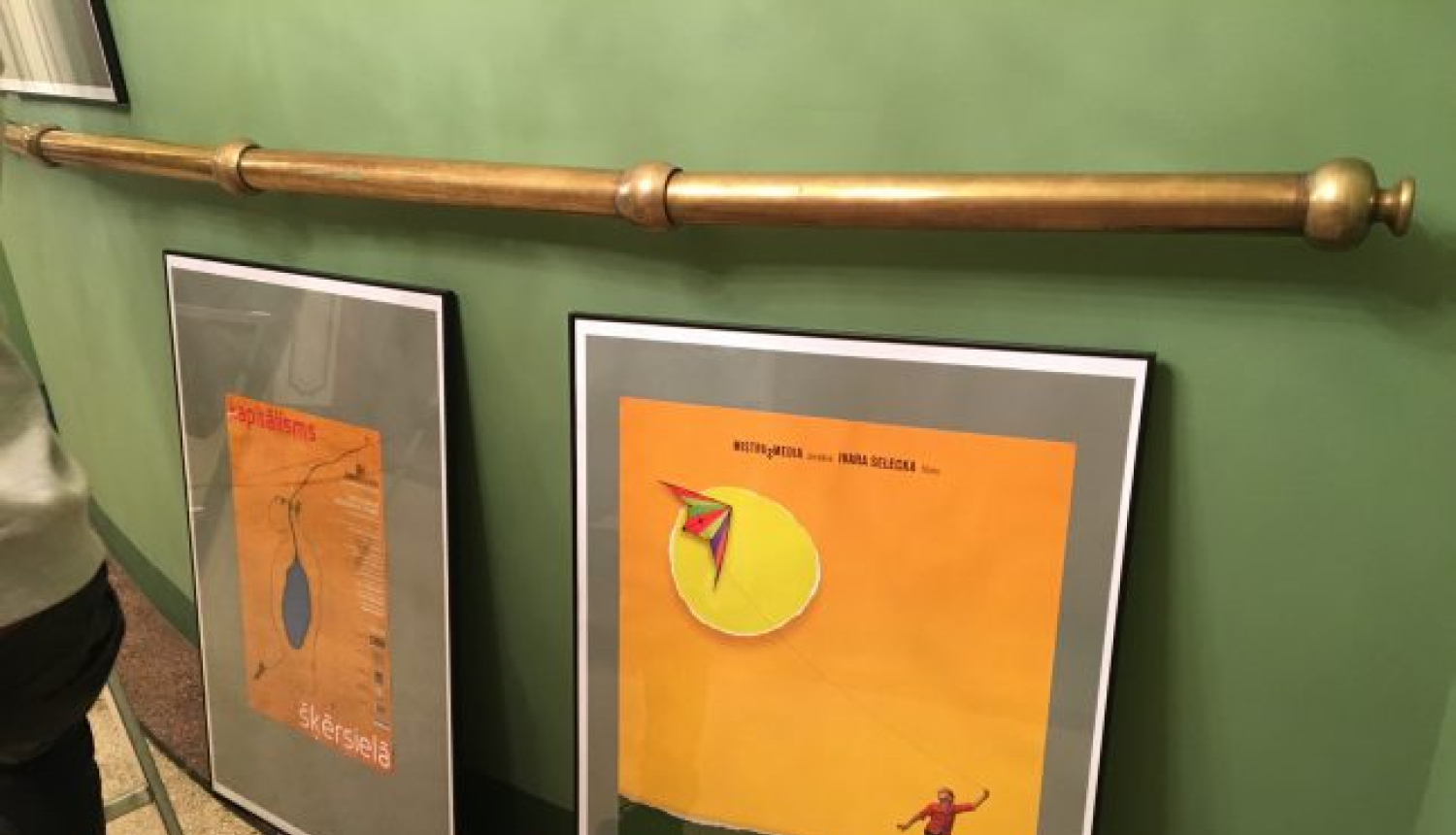 Kinoteātrī “Splendid Palace” atklāj Ivara Selecka filmu plakātu izstādi