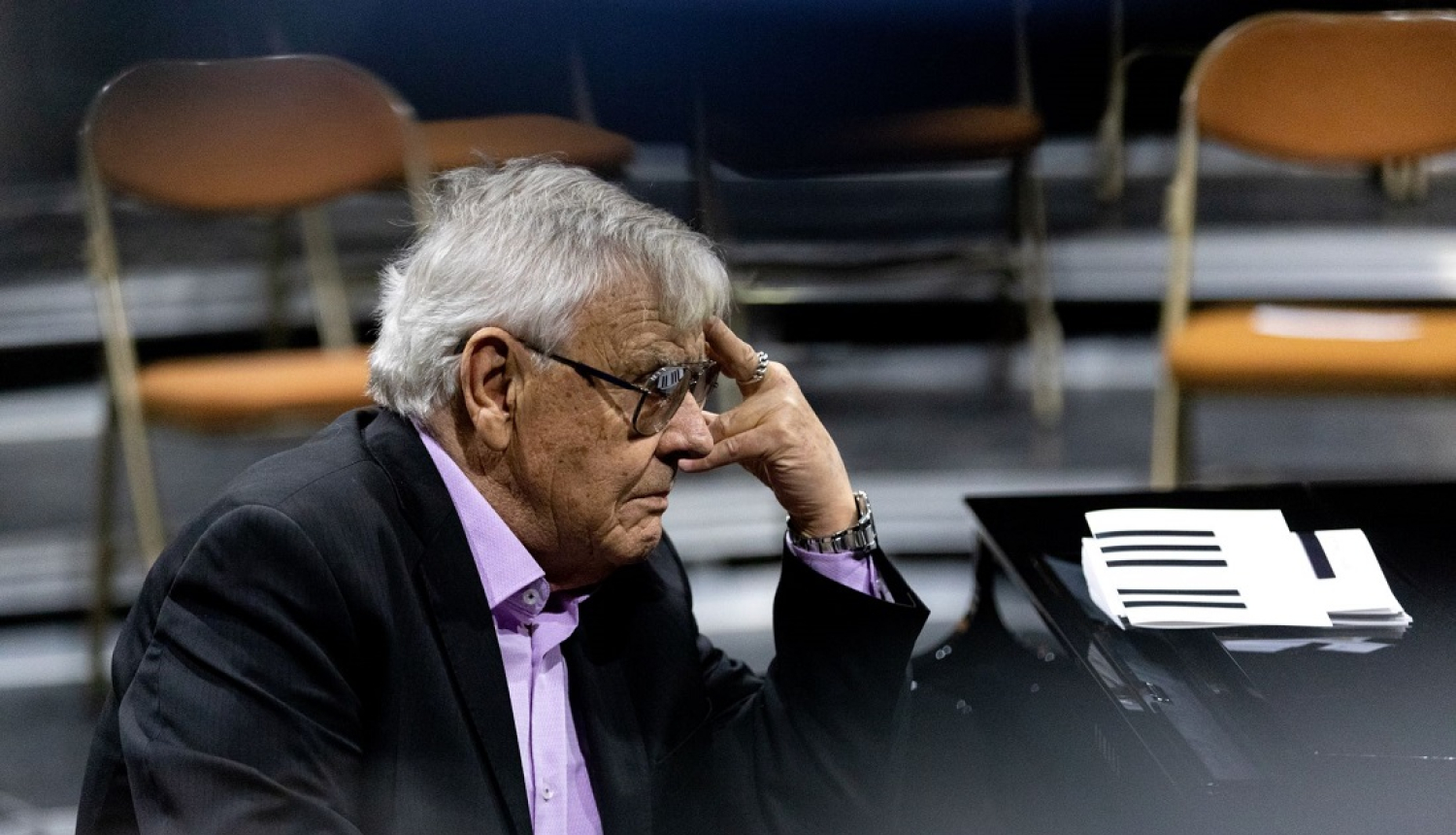 Varis Brasla izrādes mēģinājumā