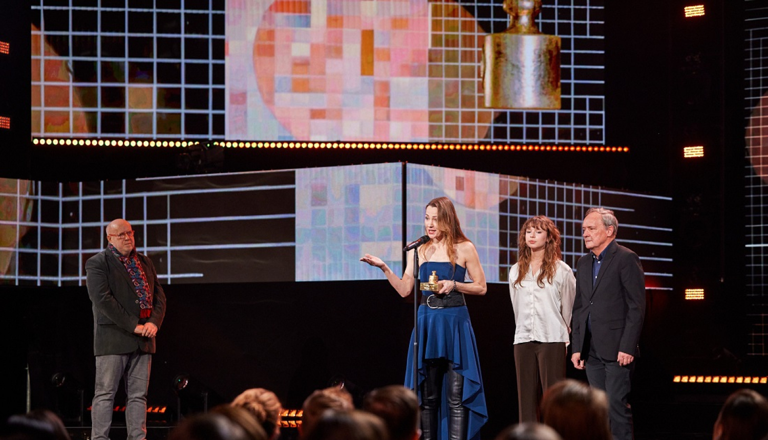 balvas pasniegšana LTV ēterā