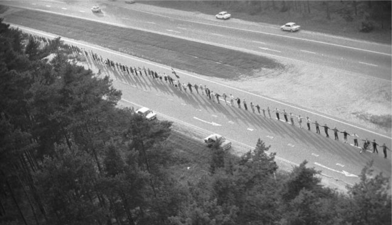 Tautas frontes muzejā demonstrēs dokumentālo filmu “Baltijas brīvības ceļš”