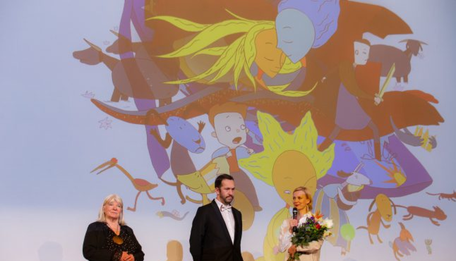 Roze Stiebra aicina ģimenes uz Simtgades filmu “Saule brauca debesīs” 18. novembrī