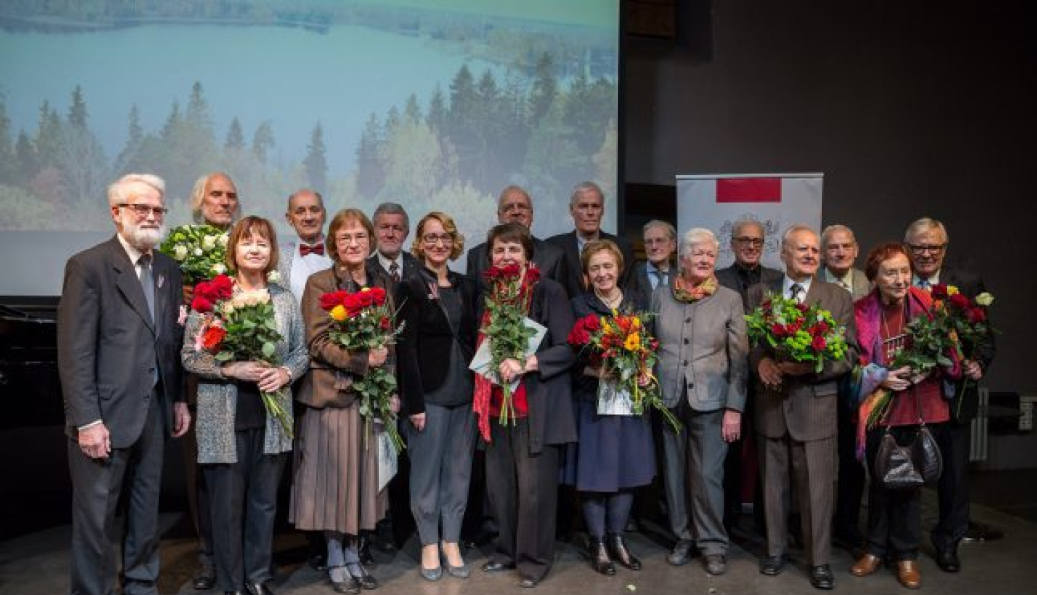 Kultūras ministre pasniedz atzinības rakstus
