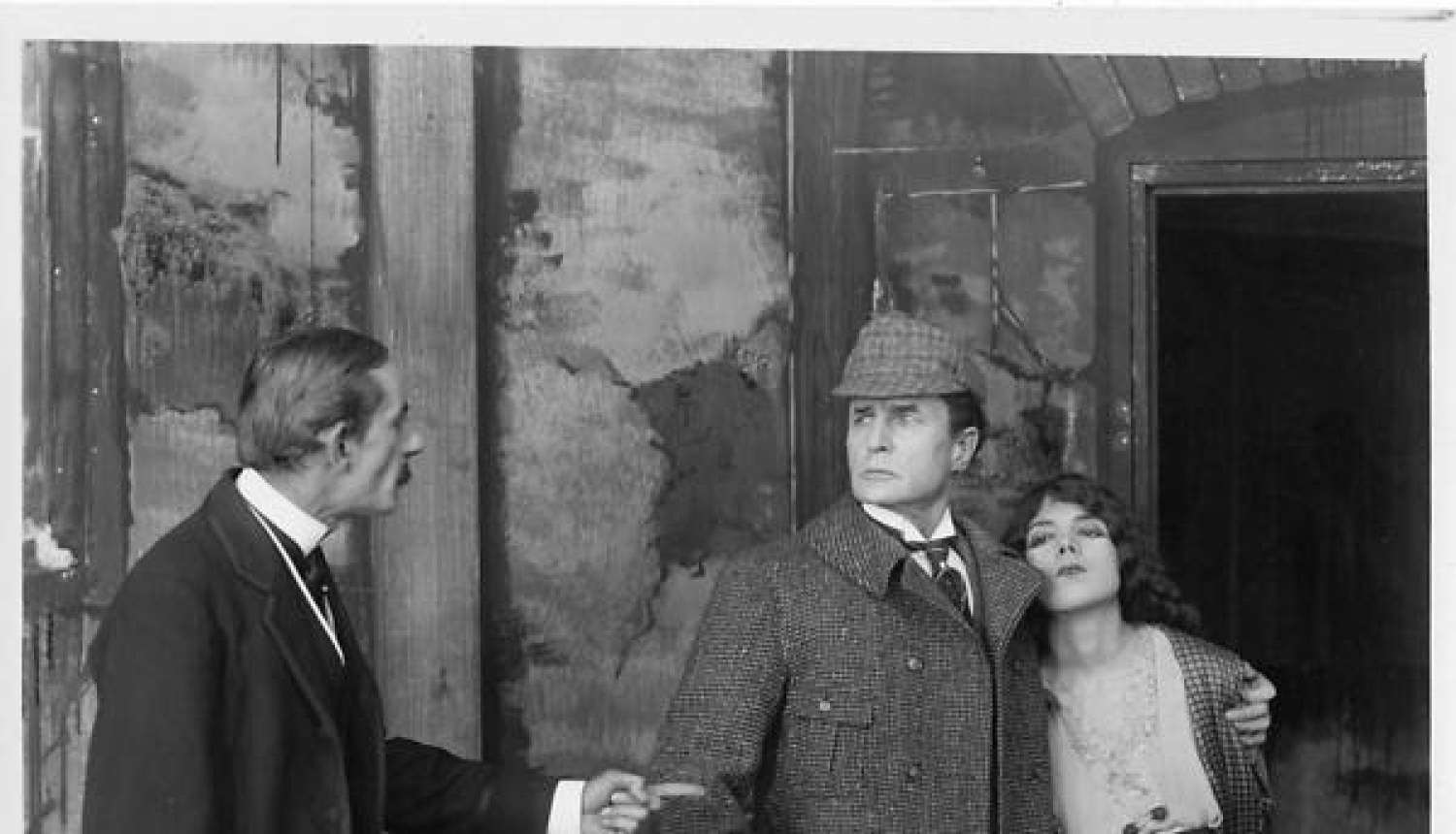 Šerloks Holmss mēmajā filmā ar džeza pavadījumu