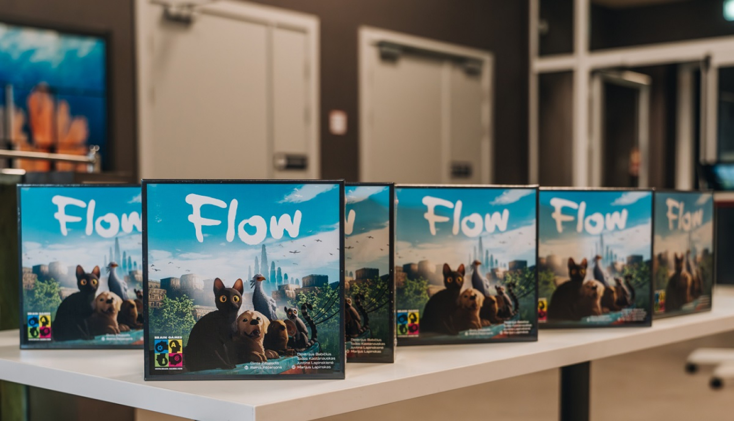 galda spēles kastēs