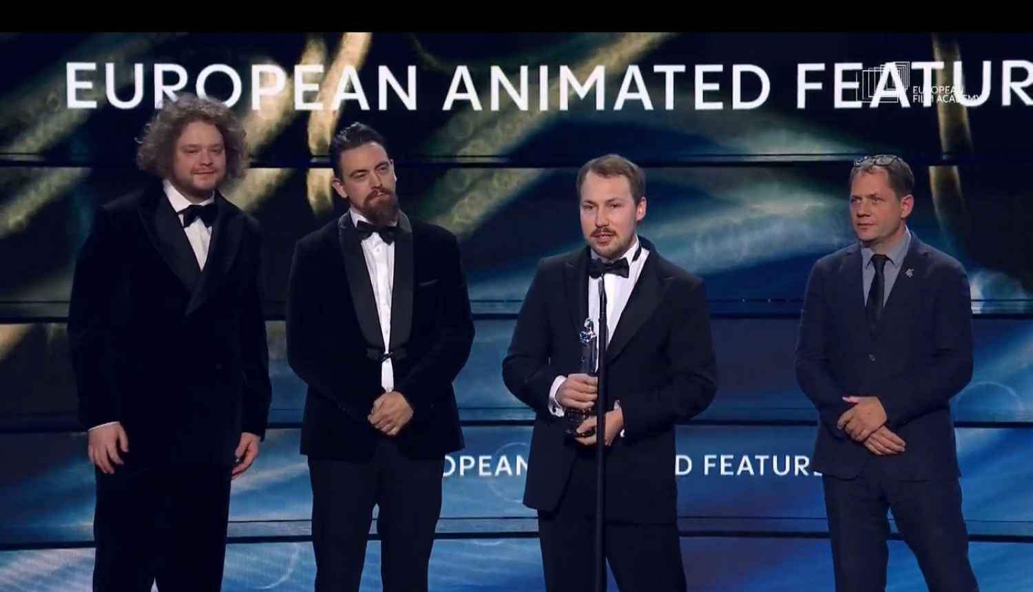 Gints Zilbalodis saņem balvu