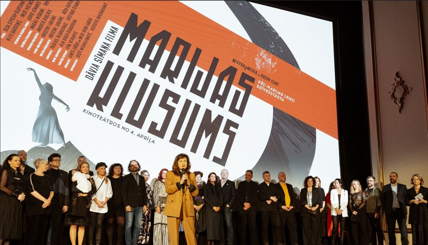 Pirmizrādes grupas foto