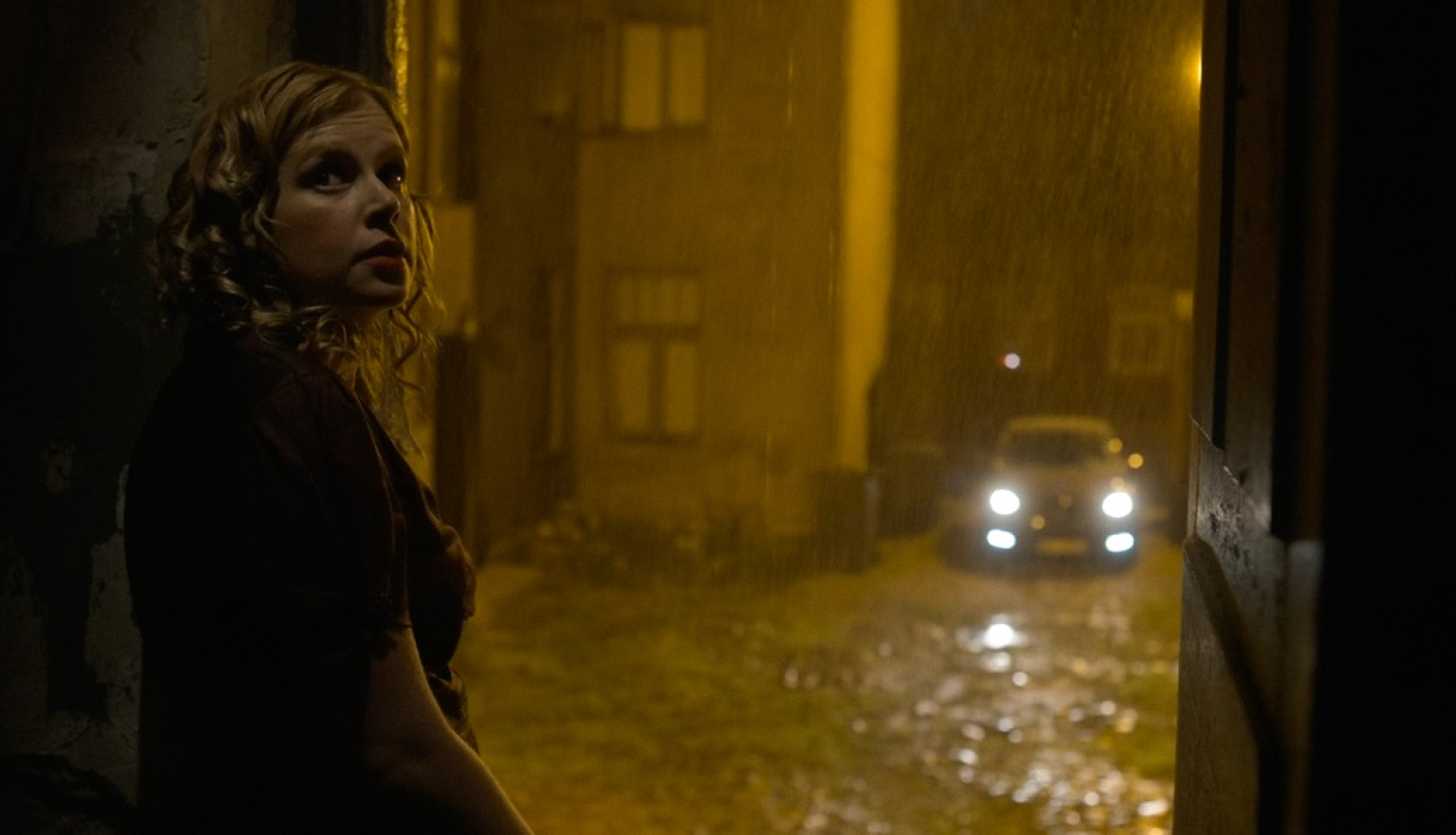 Filmas kadrs Sabīne lietū