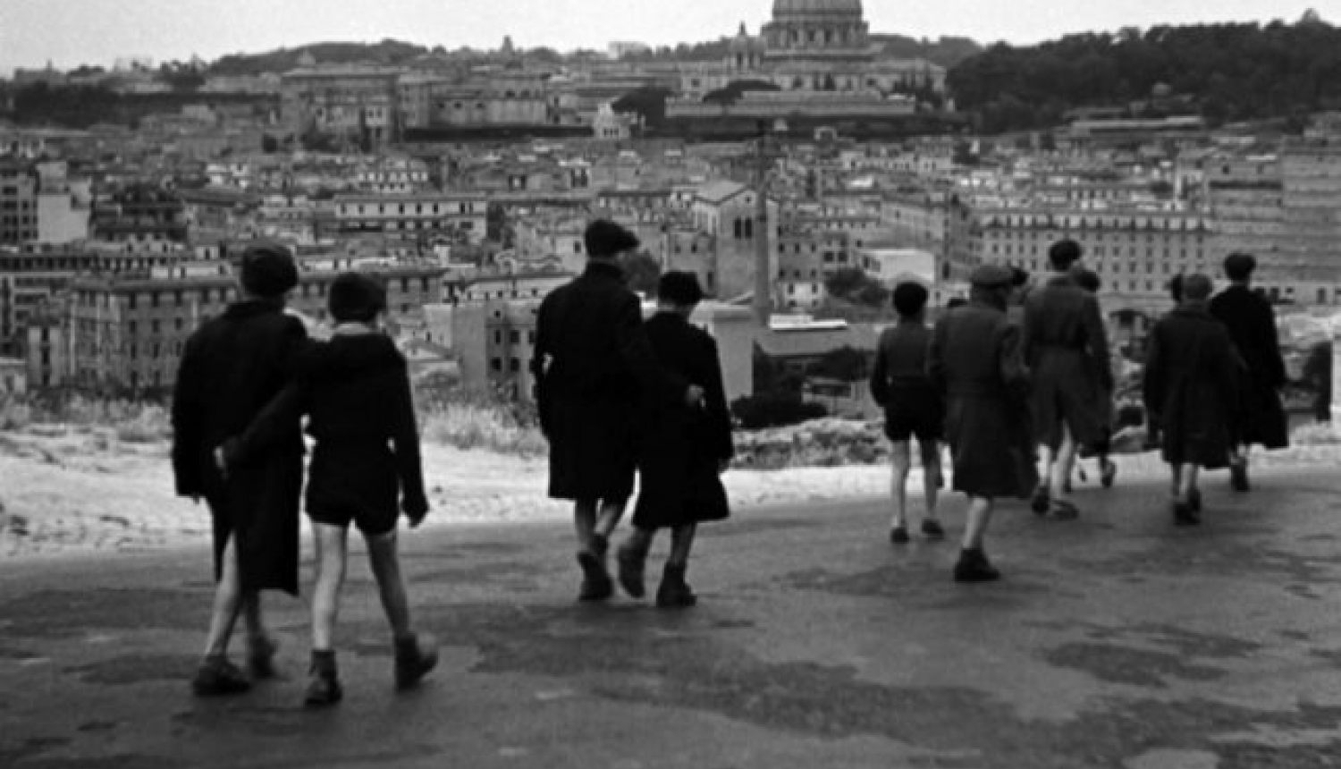 Viktora Freiberga kinolektorijā – “Roma, atvērta pilsēta” (1946) Viktora Freiberga kinolektorijā – “Roma, atvērta pilsēta” (1946)