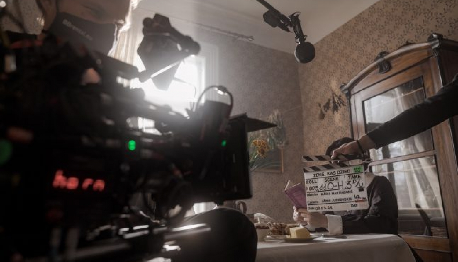 Sāk vēsturiskās spēlfilmas “Zeme, kas dzied” filmēšanu Sāk vēsturiskās spēlfilmas “Zeme, kas dzied” filmēšanu