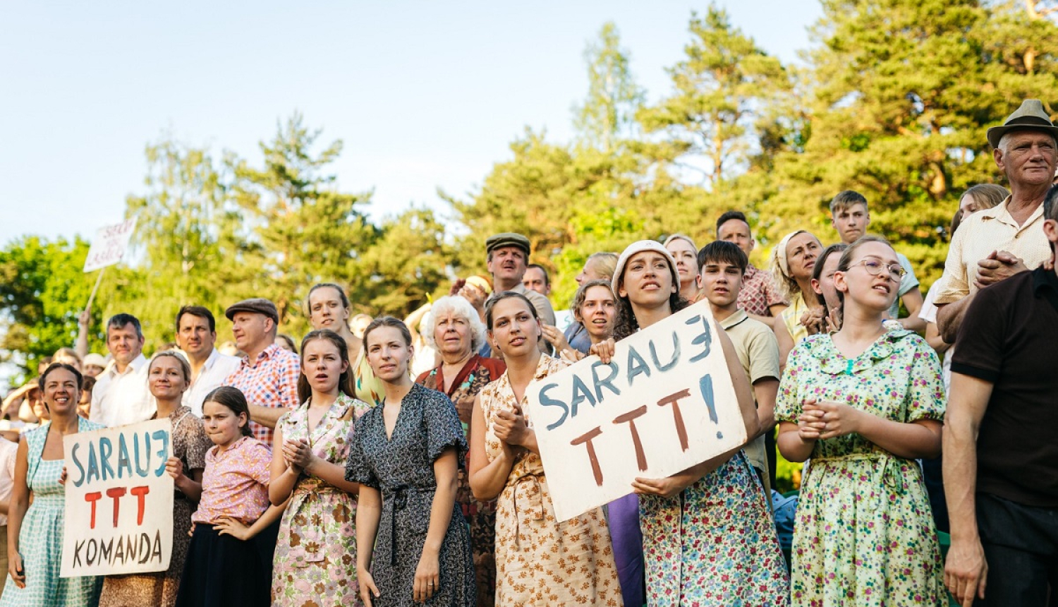 kadrs no filmas - līdzjutēji