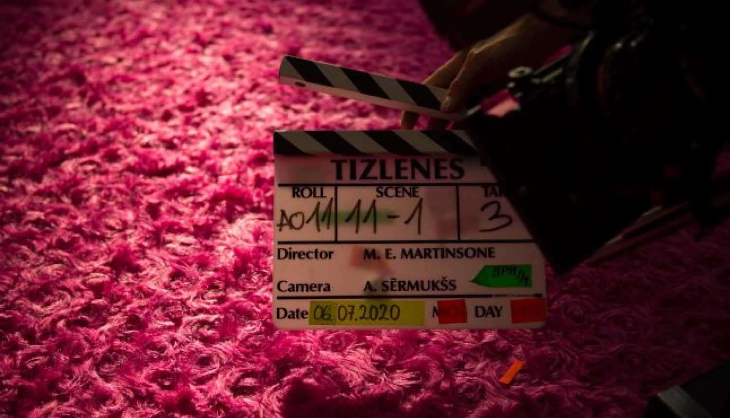 Atsākusies režisores Martas Elīnas Martinsones spēlfilmas “Tizlenes” uzņemšana Atsākusies režisores Martas Elīnas Martinsones spēlfilmas “Tizlenes” uzņemšana